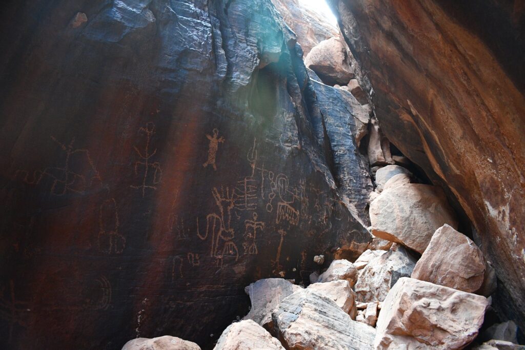 Petroglyphs at 7 Keyholes