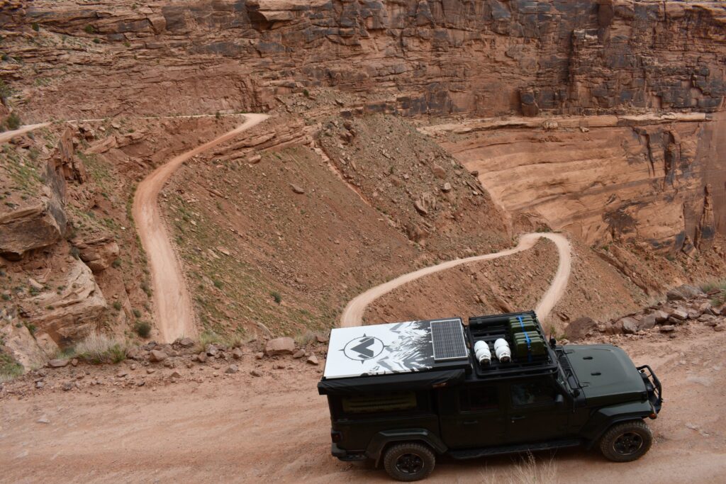4Xploring support vehicle Roamin' on the Shafer Trail switchbacks